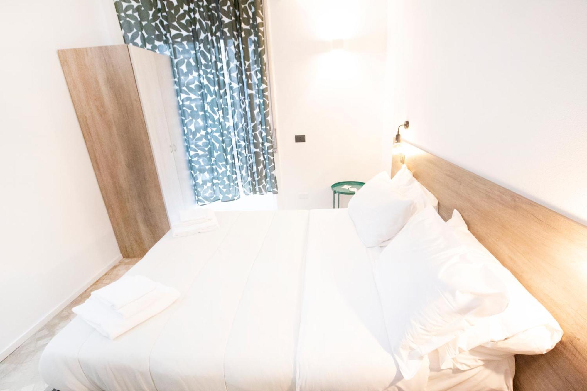 Hall Inn B&B In Chiostro ナポリ エクステリア 写真