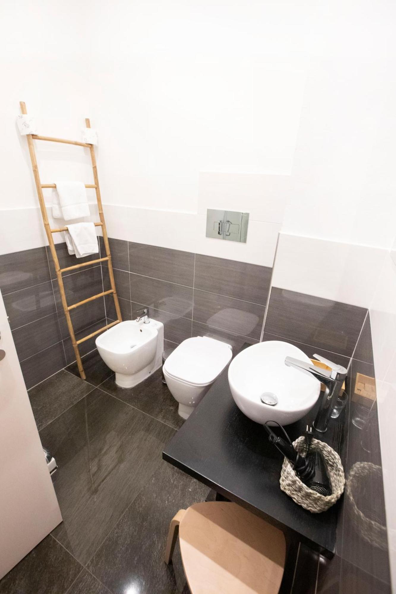 Hall Inn B&B In Chiostro ナポリ エクステリア 写真