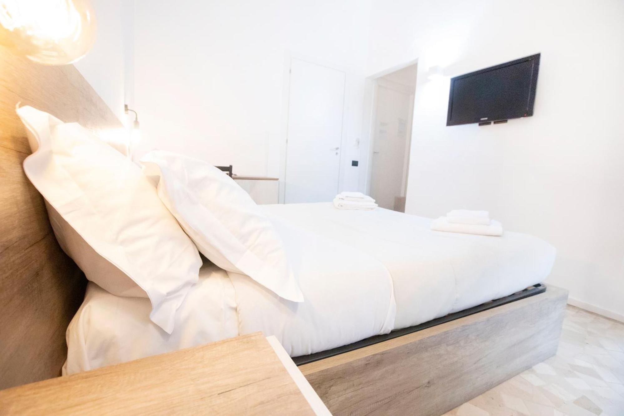 Hall Inn B&B In Chiostro ナポリ エクステリア 写真