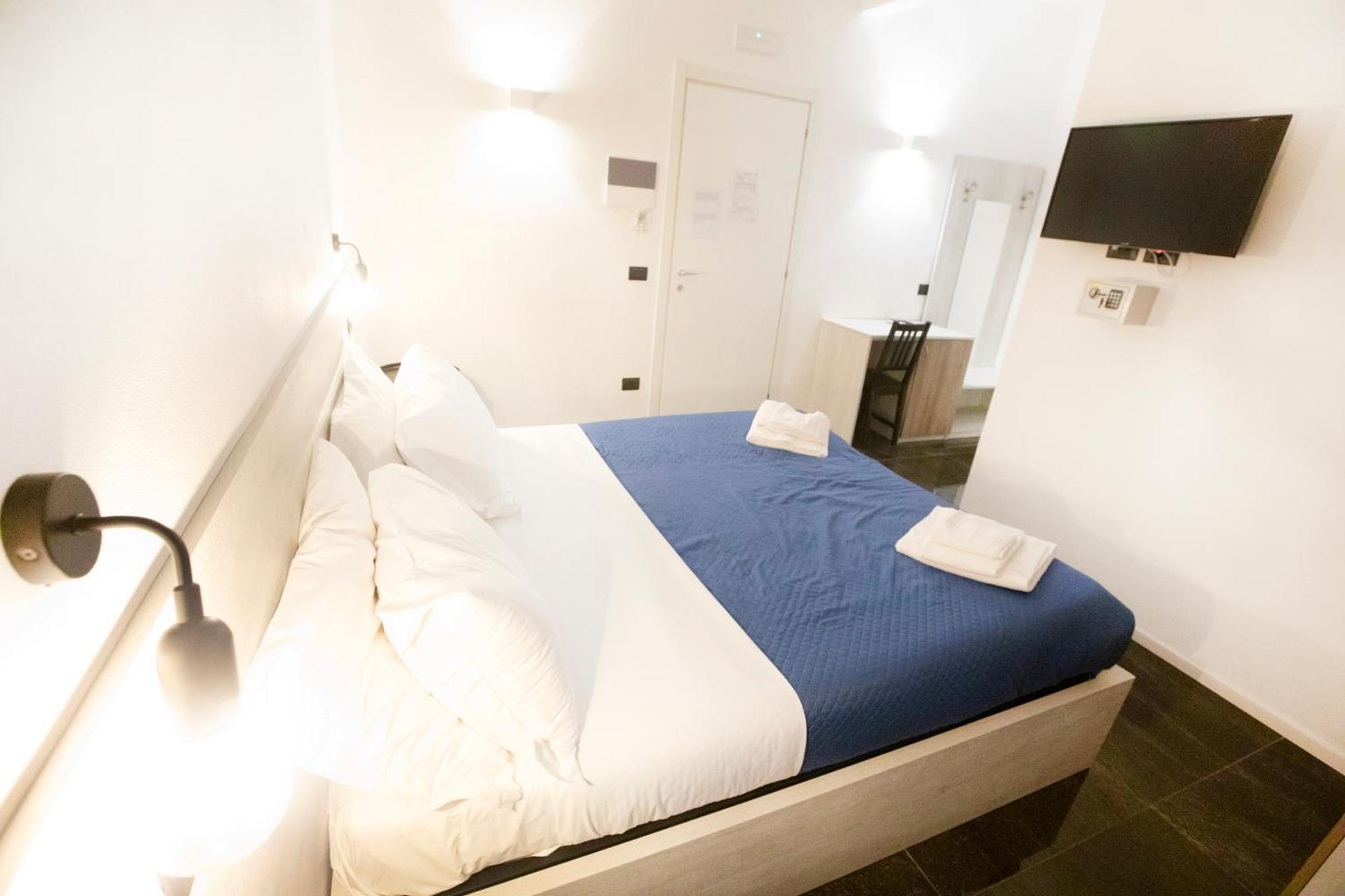 Hall Inn B&B In Chiostro ナポリ エクステリア 写真